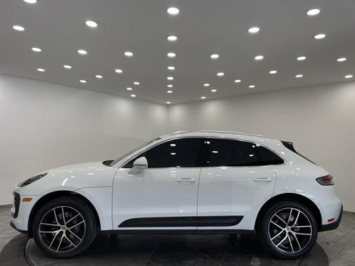 2023 Porsche Macan Base