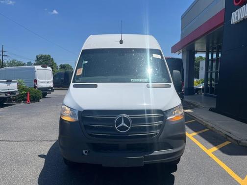 2022 Mercedes-Benz Sprinter 2500 HR 170