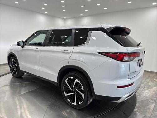 2023 Mitsubishi Outlander SE