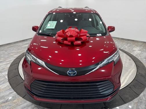 2022 Toyota Sienna LE