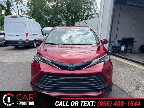 2022 Toyota Sienna LE