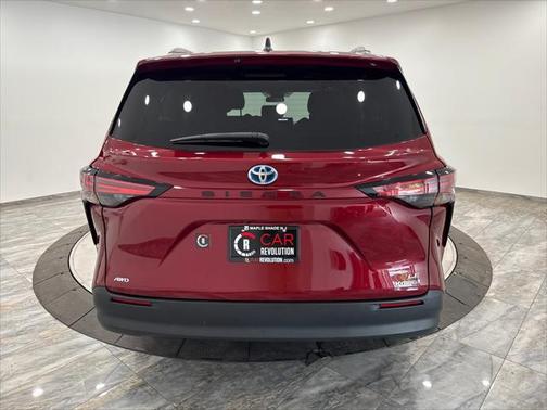 2022 Toyota Sienna LE