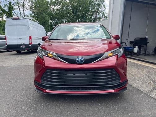 2022 Toyota Sienna LE