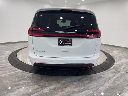 2022 Chrysler Pacifica Touring-L