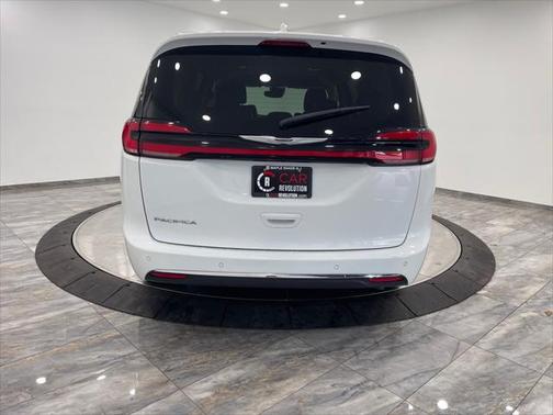 2022 Chrysler Pacifica Touring-L