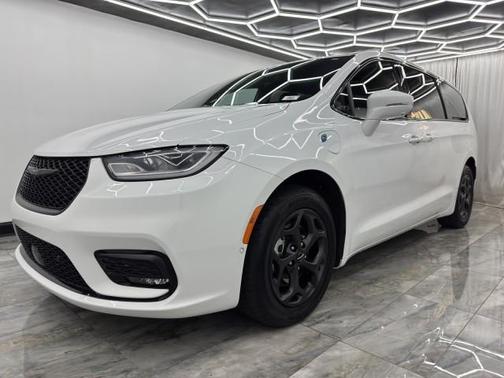 2022 Chrysler Pacifica Hybrid Touring L