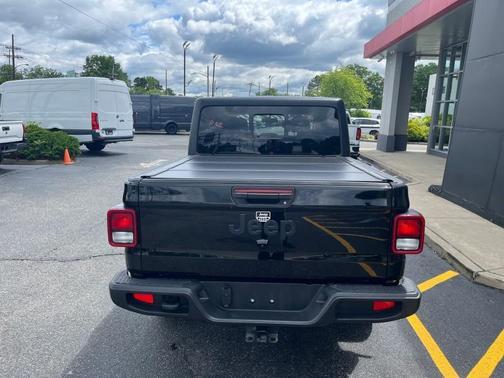 2021 Jeep Gladiator Sport