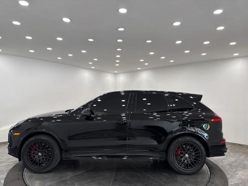 2016 Porsche Cayenne GTS