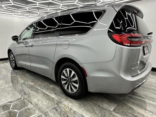 2021 Chrysler Pacifica Hybrid Touring L