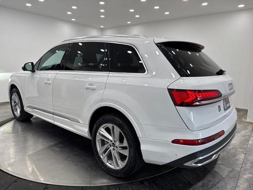 2023 Audi Q7 55 Premium Plus