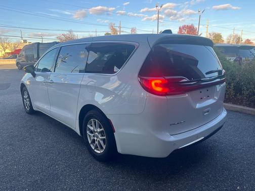 2024 Chrysler Pacifica Touring-L