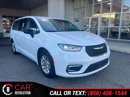 2024 Chrysler Pacifica Touring-L