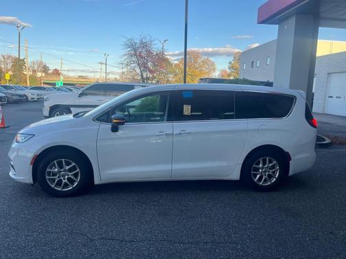 2024 Chrysler Pacifica Touring-L