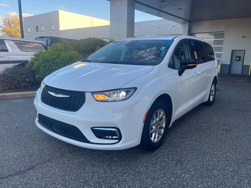 2024 Chrysler Pacifica Touring-L