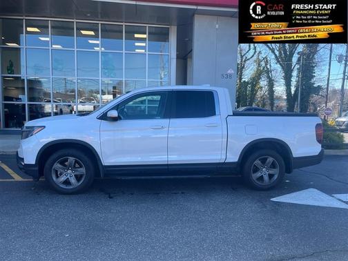 White 2023 Honda Ridgeline RTL