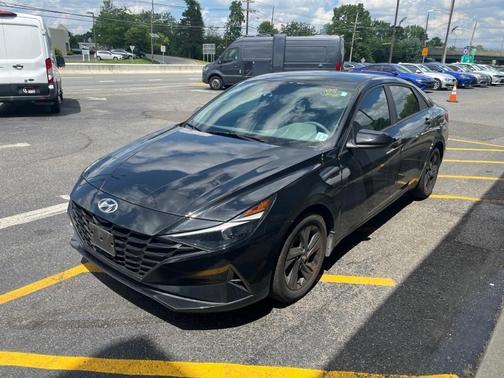 2022 Hyundai ELANTRA SEL