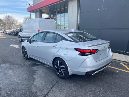 2023 Nissan Versa 1.6 SR