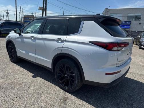2023 Mitsubishi Outlander SEL