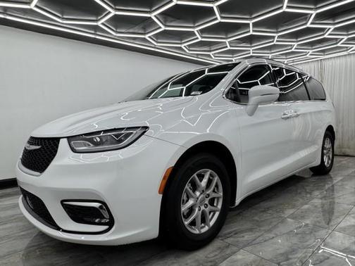 2022 Chrysler Pacifica Touring-L