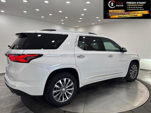 White 2023 Chevrolet Traverse Premier