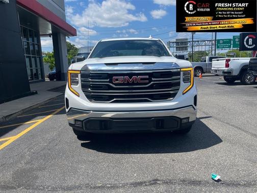 White 2025 GMC Sierra 1500 SLT