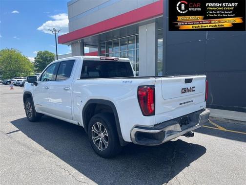 White 2025 GMC Sierra 1500 SLT
