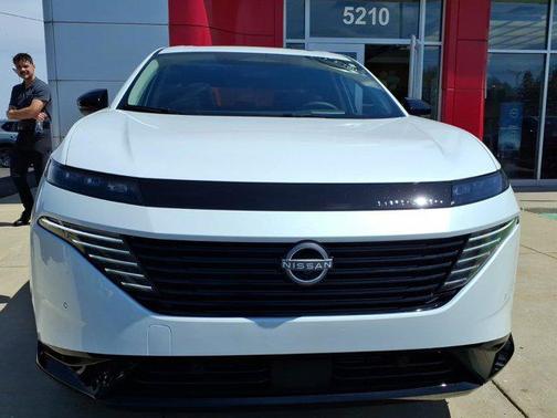 Everest White Pearl Tricoat 2026 Nissan Murano Platinum