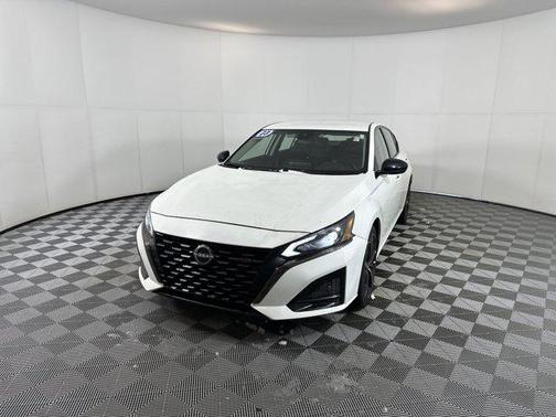 2023 Nissan Altima SR FWD