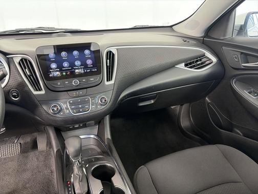 Summit White 2024 Chevrolet Malibu FWD 1LT