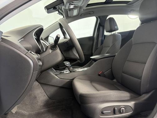Summit White 2024 Chevrolet Malibu FWD 1LT
