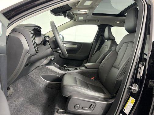 Core Bright Theme 2025 Volvo XC40 B5 Core Bright Theme