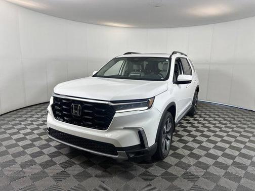 2023 Honda Pilot Touring 8-Passenger