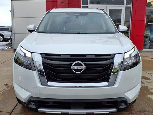 2025 Nissan Pathfinder SL 4WD