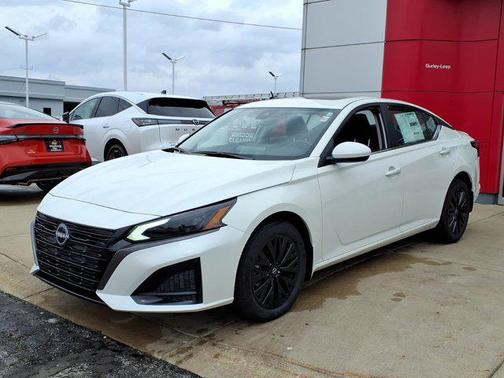 Pearl White Tricoat 2026 Nissan Altima SV AWD
