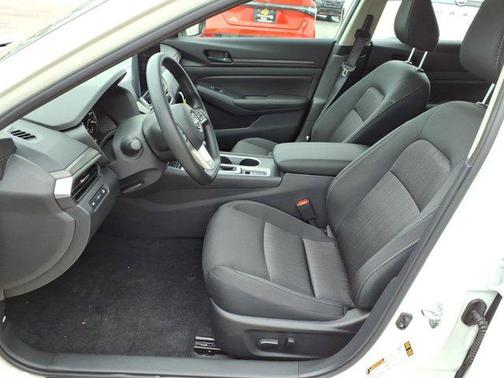 Pearl White Tricoat 2026 Nissan Altima SV AWD