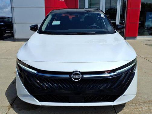 Aspen White Tricoat/Super Black 2026 Nissan Sentra SR