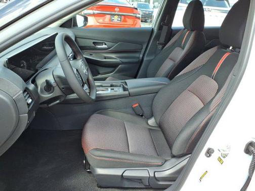 Aspen White Tricoat/Super Black 2026 Nissan Sentra SR