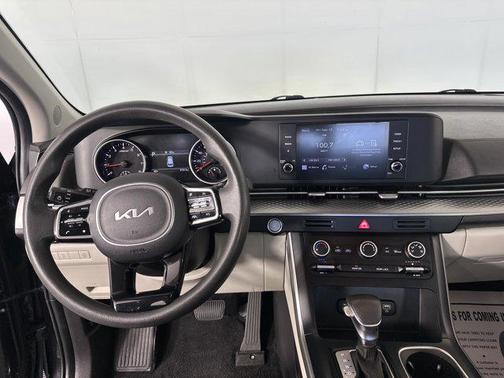 2022 Kia Carnival LX