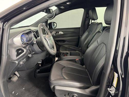 2025 Chrysler Pacifica L