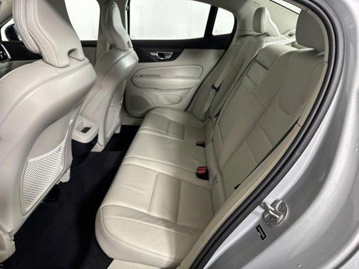 2024 Volvo S60 B5 Core Dark Theme