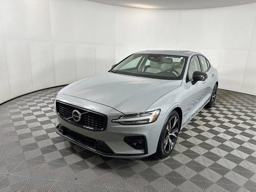 2024 Volvo S60 B5 Core Dark Theme