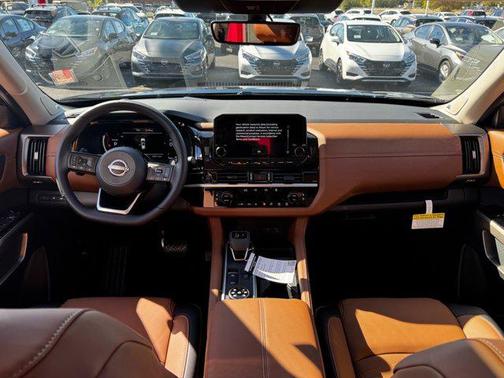 2025 Nissan Pathfinder Platinum 4WD