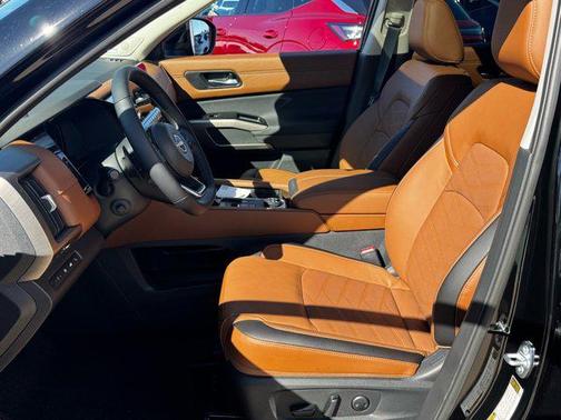 2025 Nissan Pathfinder Platinum 4WD