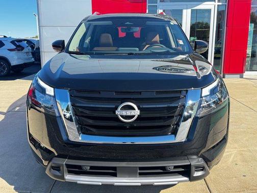 2025 Nissan Pathfinder Platinum 4WD