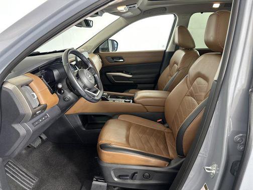 2023 Nissan Pathfinder Platinum 4WD