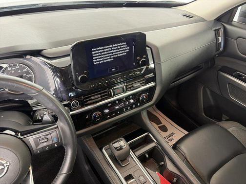 2023 Nissan Pathfinder SL 4WD