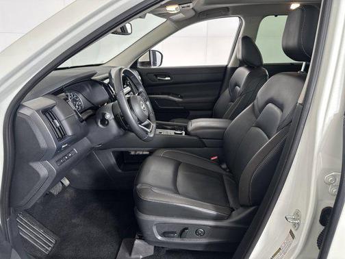 2022 Nissan Pathfinder SL 4WD