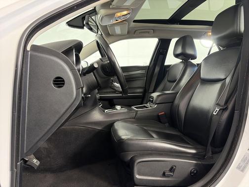 Bright White Clearcoat 2017 Chrysler 300 S