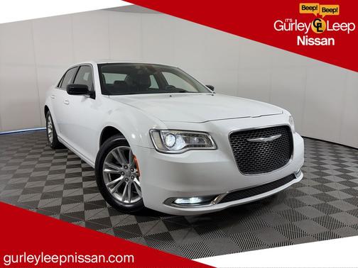 Bright White Clearcoat 2017 Chrysler 300 S