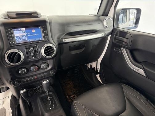 Bright White Clearcoat 2015 Jeep Wrangler Unlimited Sahara